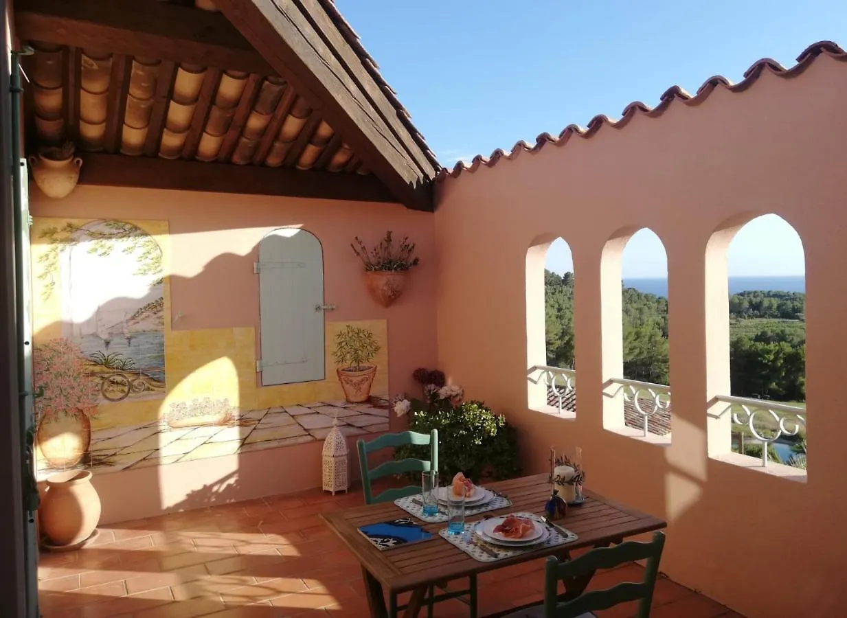 Appartement HAMEAU DES AMANDIERS - vue mer, golf et vignes à Saint-Cyr-sur-Mer France