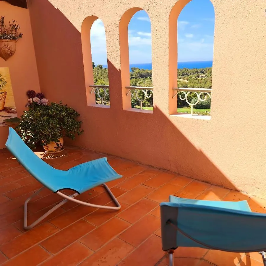 Appartement HAMEAU DES AMANDIERS - vue mer, golf et vignes à Saint-Cyr-sur-Mer