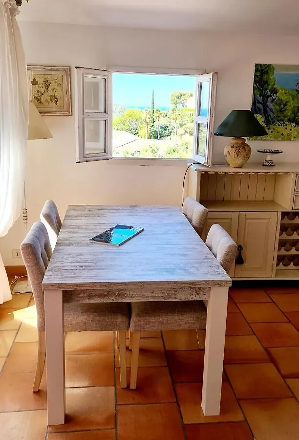 Appartement HAMEAU DES AMANDIERS - vue mer, golf et vignes à Saint-Cyr-sur-Mer France
