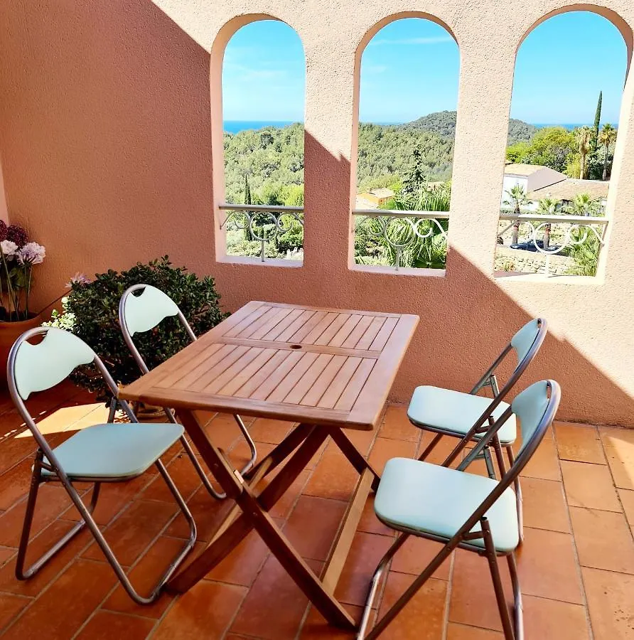 Appartement HAMEAU DES AMANDIERS - vue mer, golf et vignes à Saint-Cyr-sur-Mer