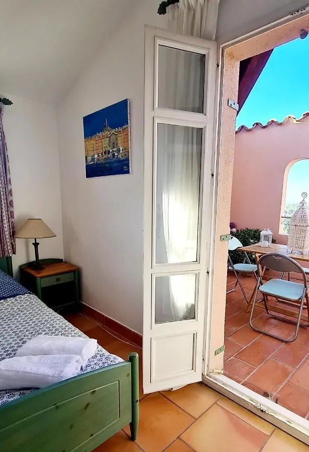Appartement HAMEAU DES AMANDIERS - vue mer, golf et vignes à Saint-Cyr-sur-Mer